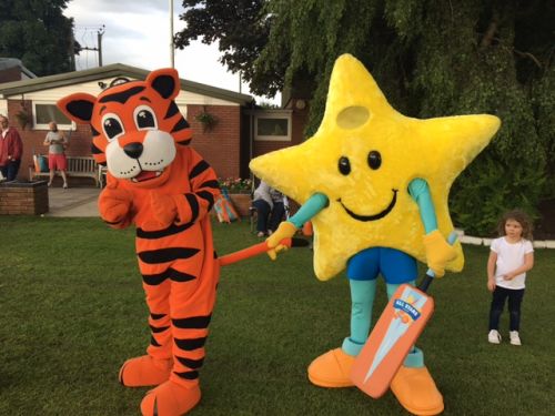 Tiger and Twinkle have a race....but who won?